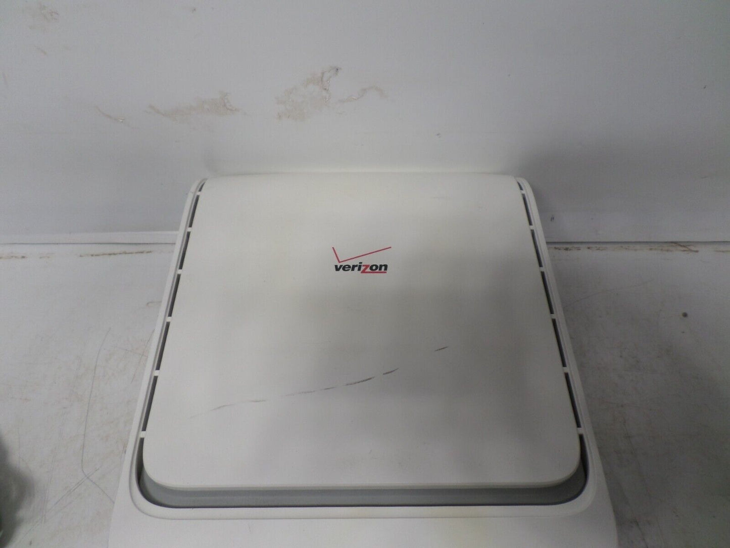 Samsung Verizon 4G LTE Network Extender Enterprise SLS-BU102