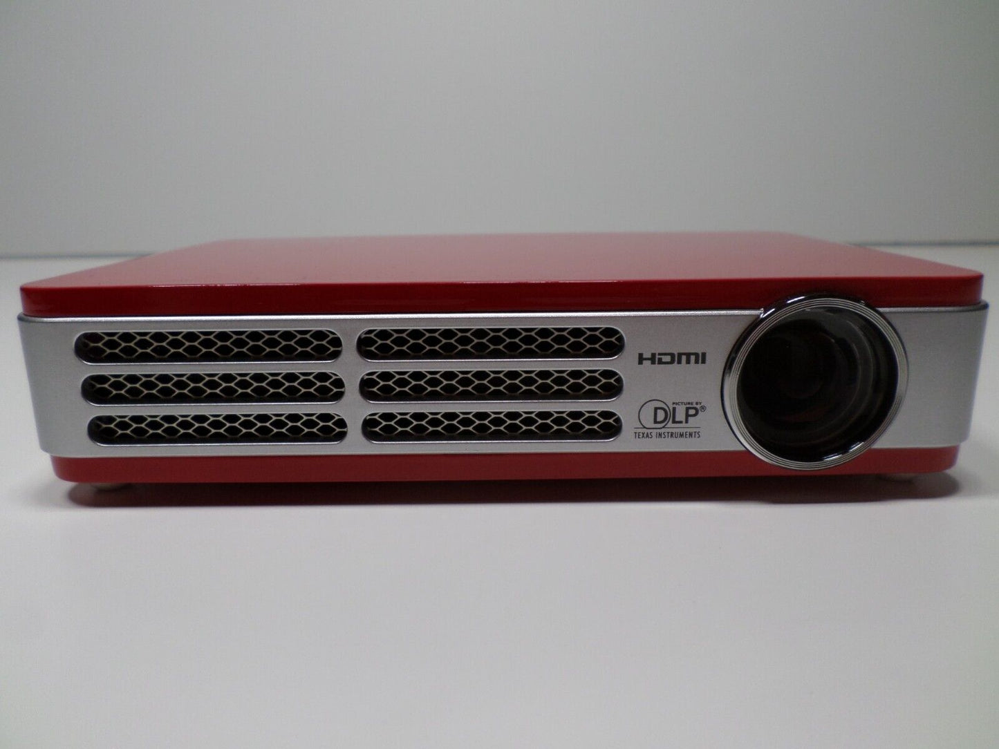 NEW Vivitek Q5-RD Red Qumi Projector | FAST Shipping!
