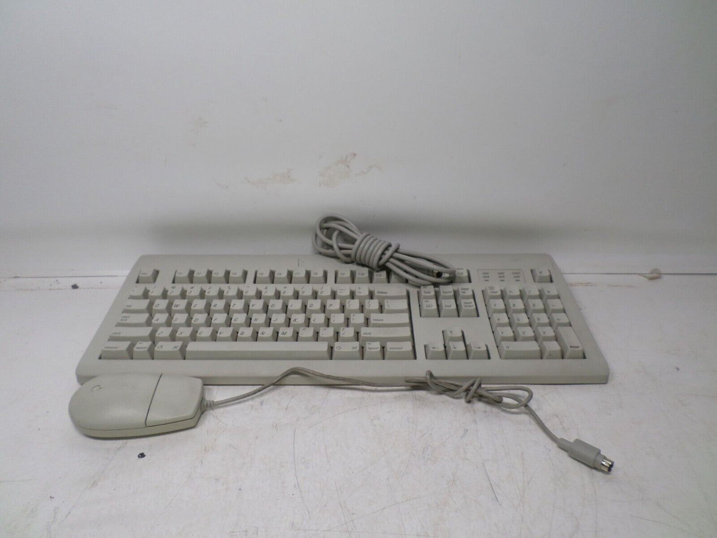 Vintage APPLE Design Macintosh Keyboard M2980  & Wired Bus Mouse M2706