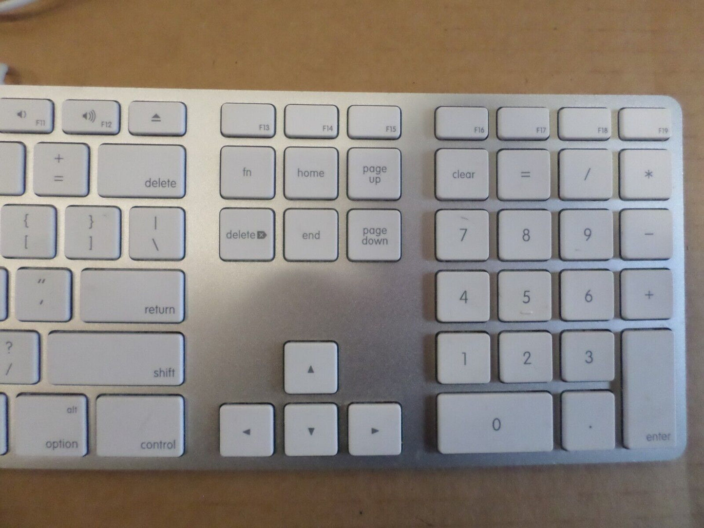 Apple A1243 USB Wired Standard Keypad - White - Tested!!