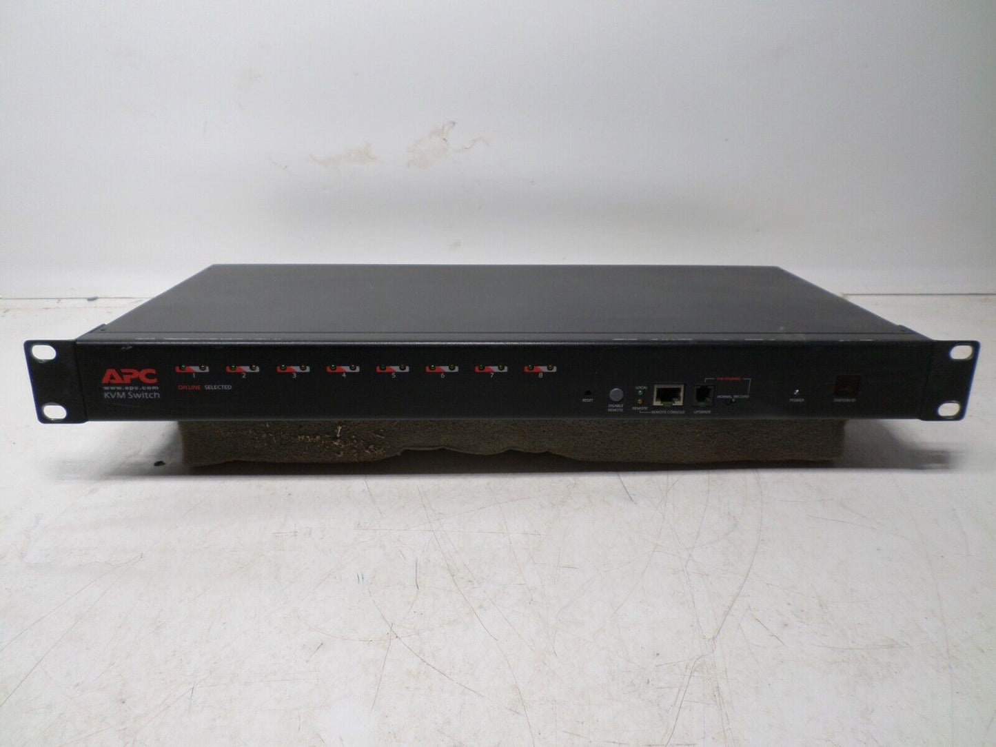 APC AP5201 8-Port High-Density KVM Switch Multi Platform W/EARS