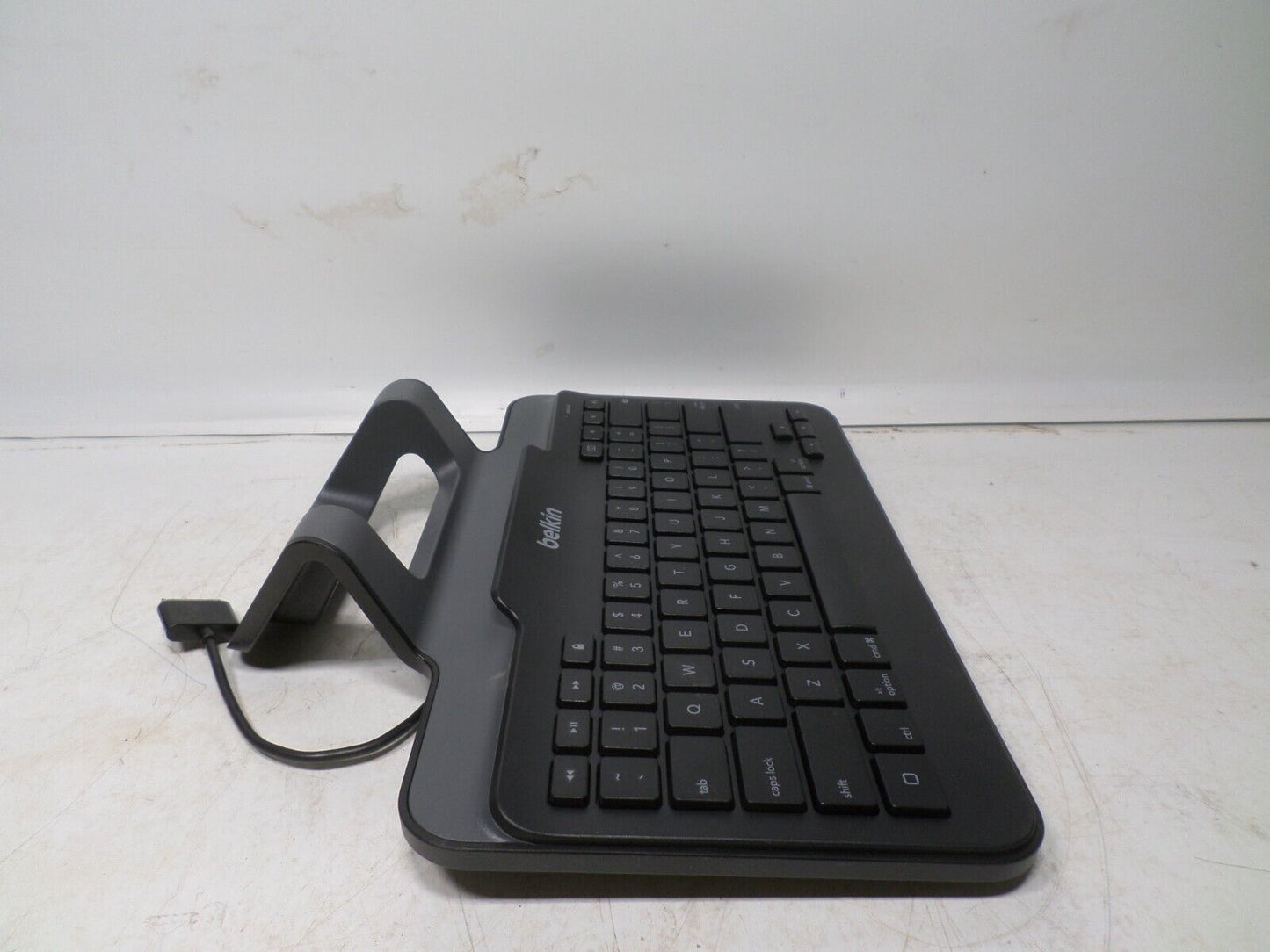 Belkin B2B131 Wired Keyboard with Stand for iPad with 30-Pin Connector