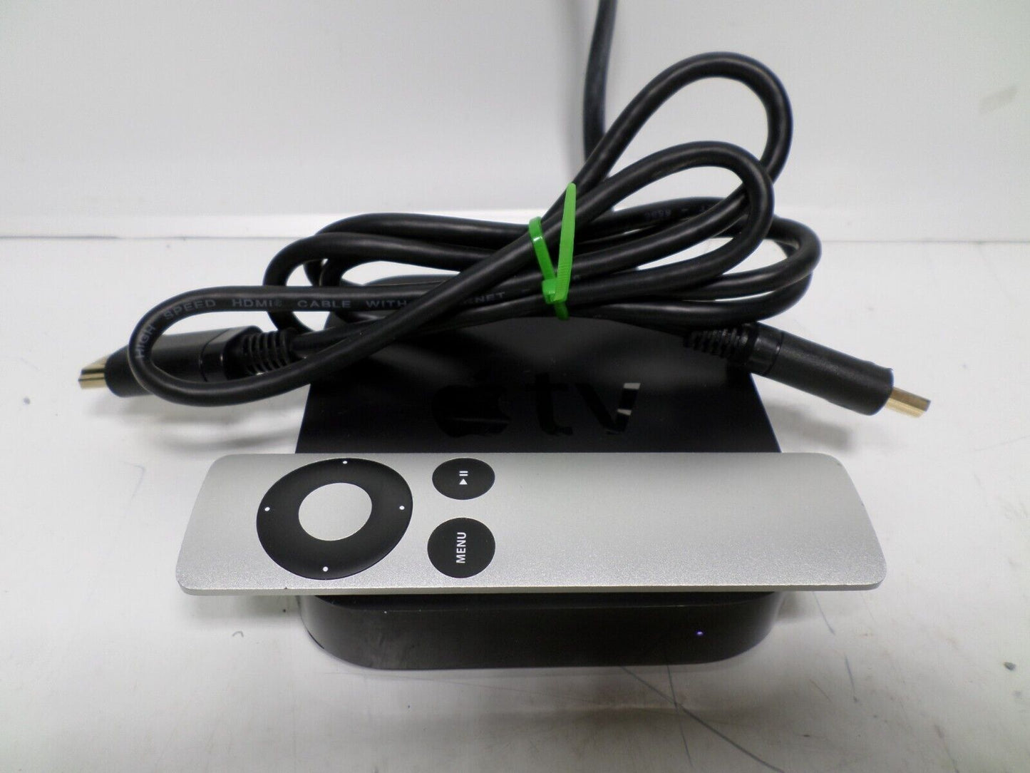Apple TV 3rd Gen HD Media Streamer Streaming Box w/Power Cord and Remote