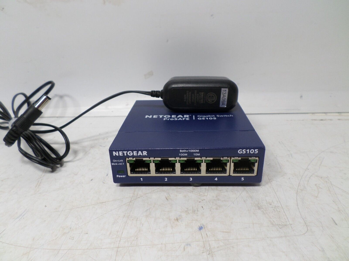NET GEAR ProSafe GS105 v5 5-Port GIGABIT Ethernet SWITCH + POWER ADAPTER