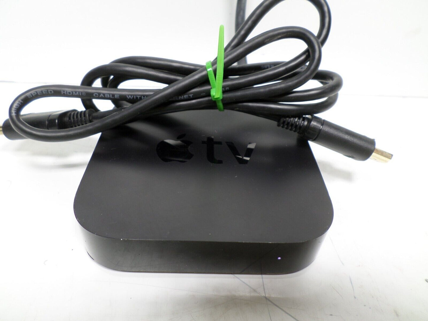 Apple TV 3rd Gen HD Media Streamer Streaming Box w/Power Cord and Remote