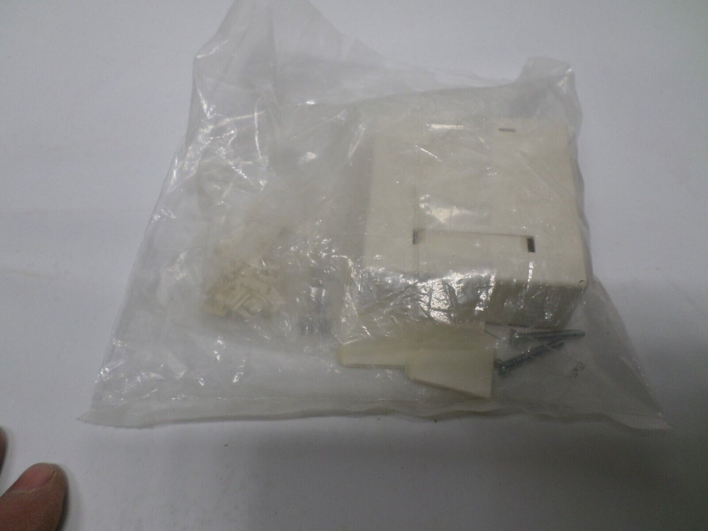 AMP 558521-2 00 NETCONNECT OFFICE BOX KIT 2 PORT NEW