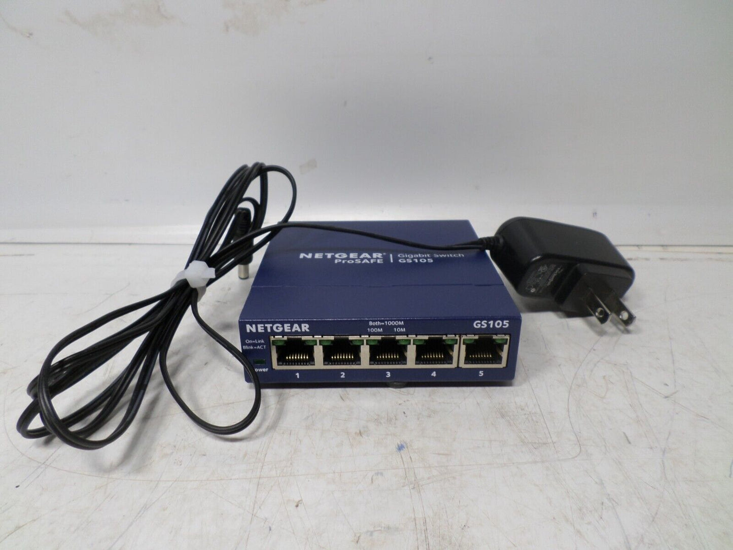 NET GEAR ProSafe GS105 v5 5-Port GIGABIT Ethernet SWITCH + POWER ADAPTER