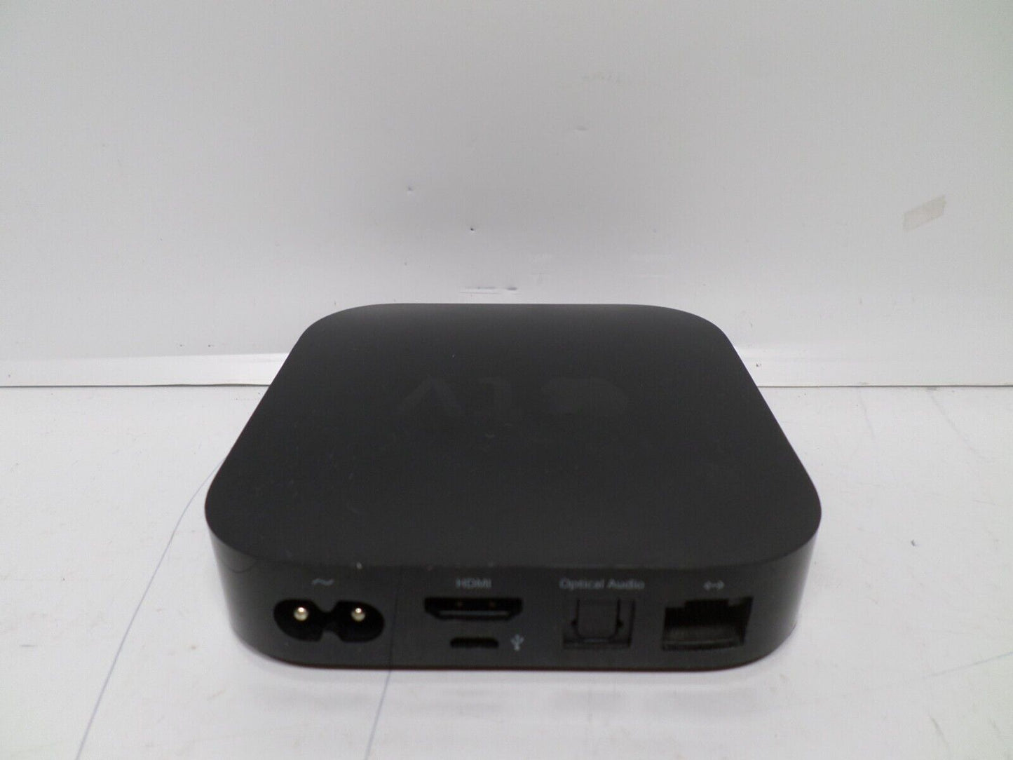 Apple TV 3rd Gen HD Media Streamer Streaming Box w/Power Cord and Remote