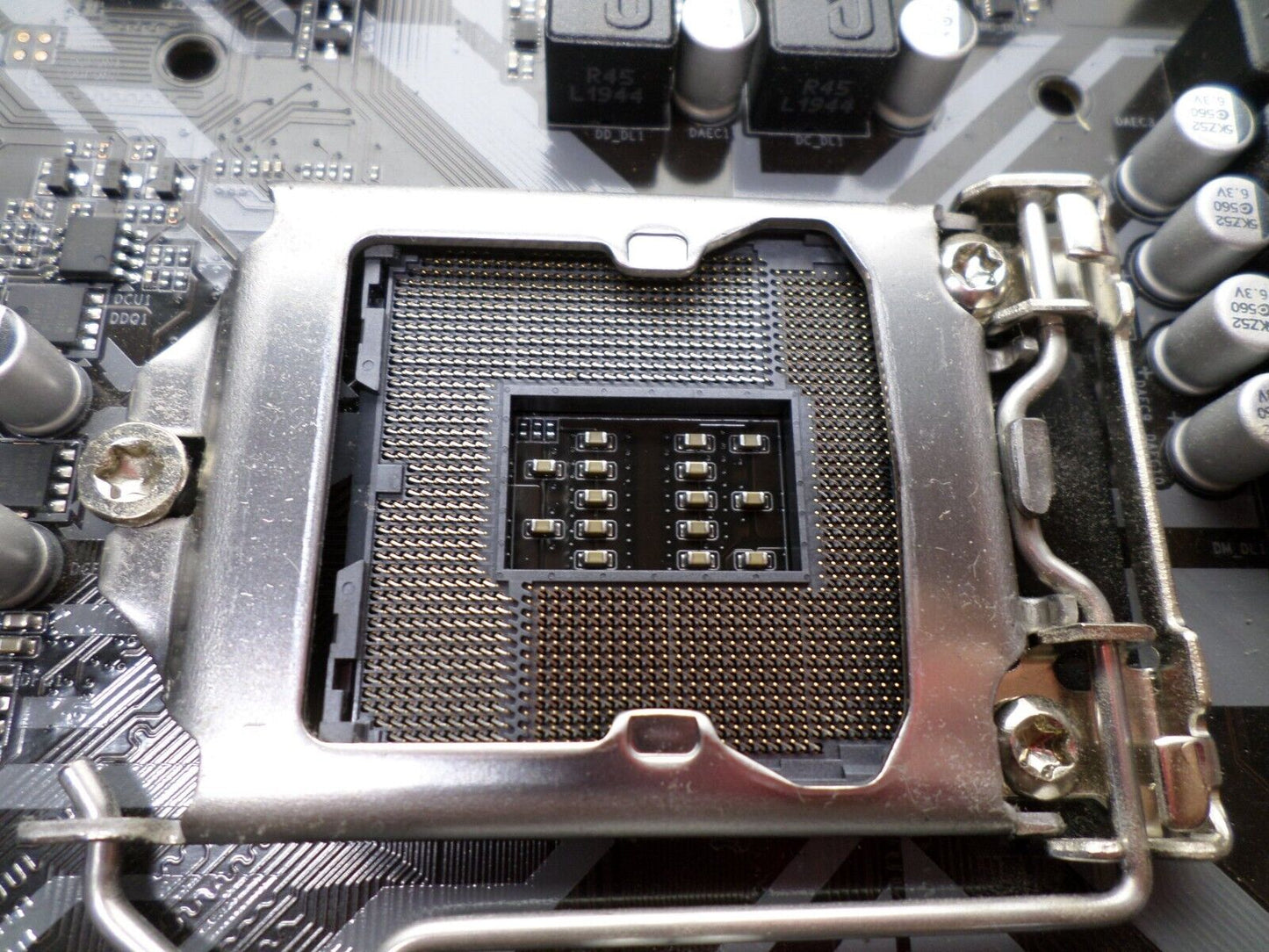GIGABYTE B365M DS3H Wi-Fi LGA 1151 mATX Motherboard and I/O Plate