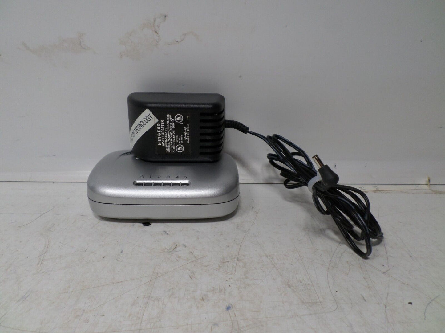 Netgear FS605 v2