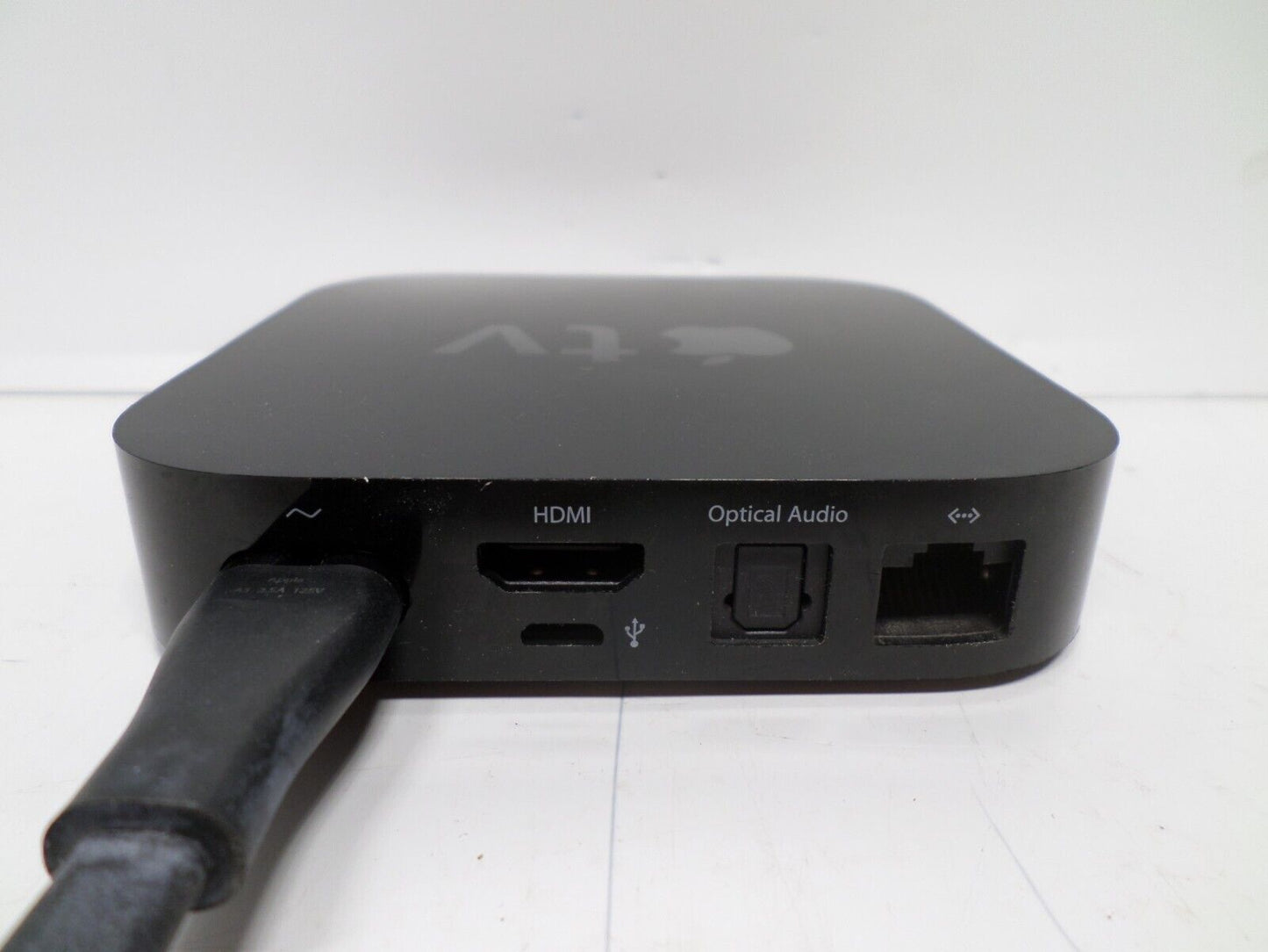 Apple TV 3rd Gen HD Media Streamer Streaming Box w/Power Cord and Remote
