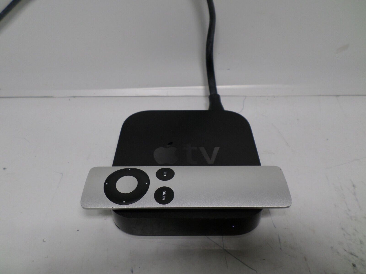 Apple TV 3rd Gen HD Media Streamer Streaming Box w/Power Cord and Remote