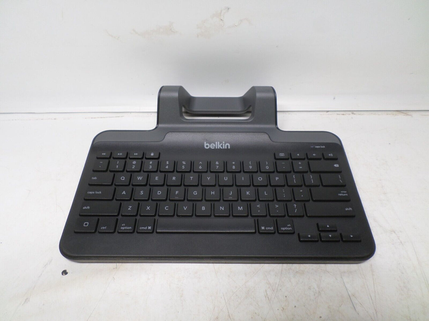 Belkin B2B131 Wired Keyboard with Stand for iPad with 30-Pin Connector