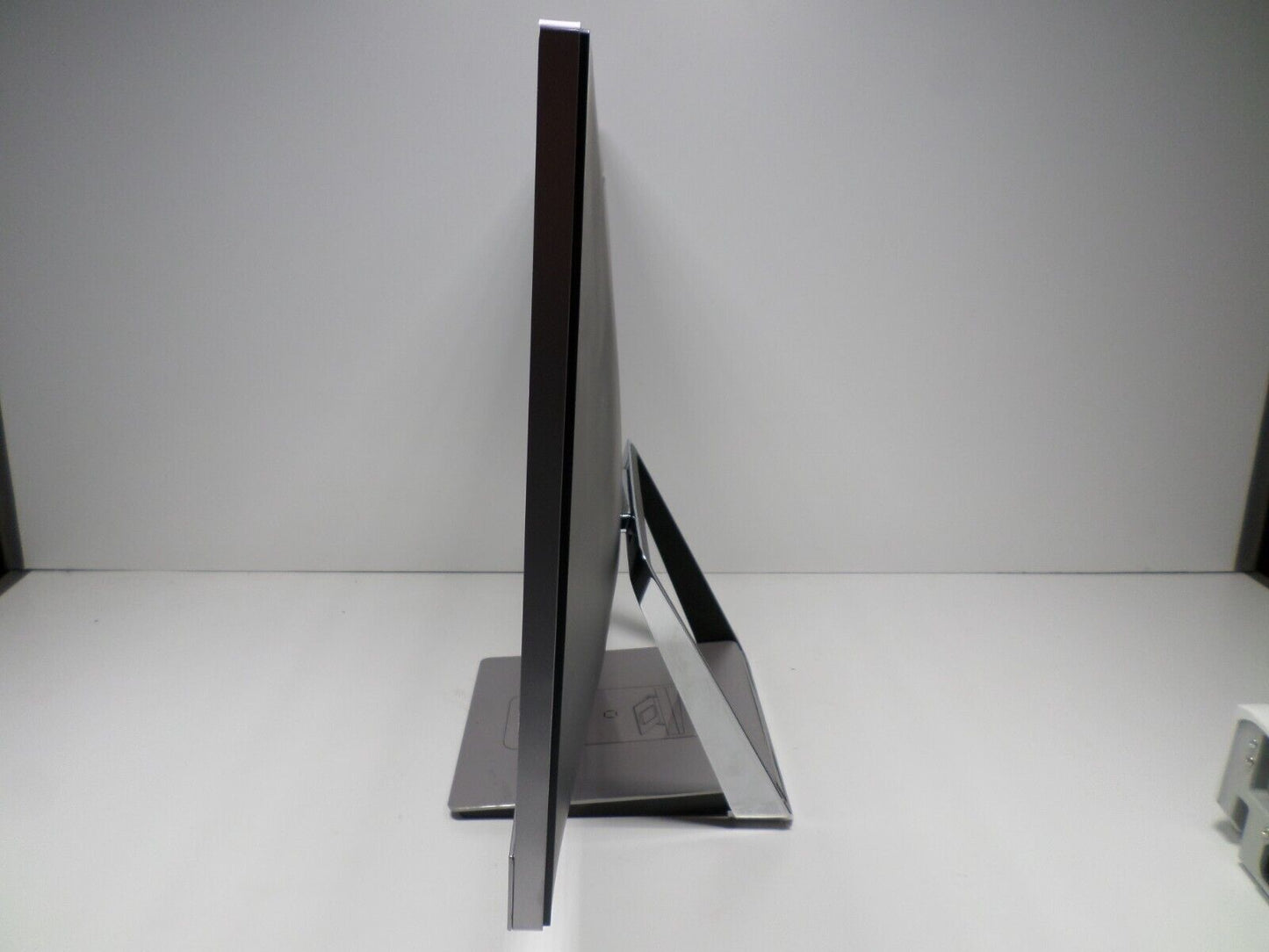 HP EliteDisplay S240uj 23.8 Inch 2560 x 1440 Widescreen LED Monitor