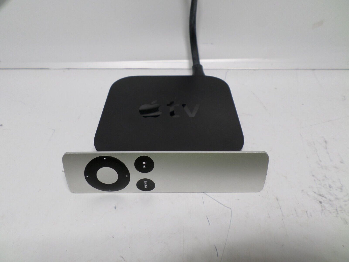 Apple TV 3rd Gen HD Media Streamer Streaming Box w/Power Cord and Remote