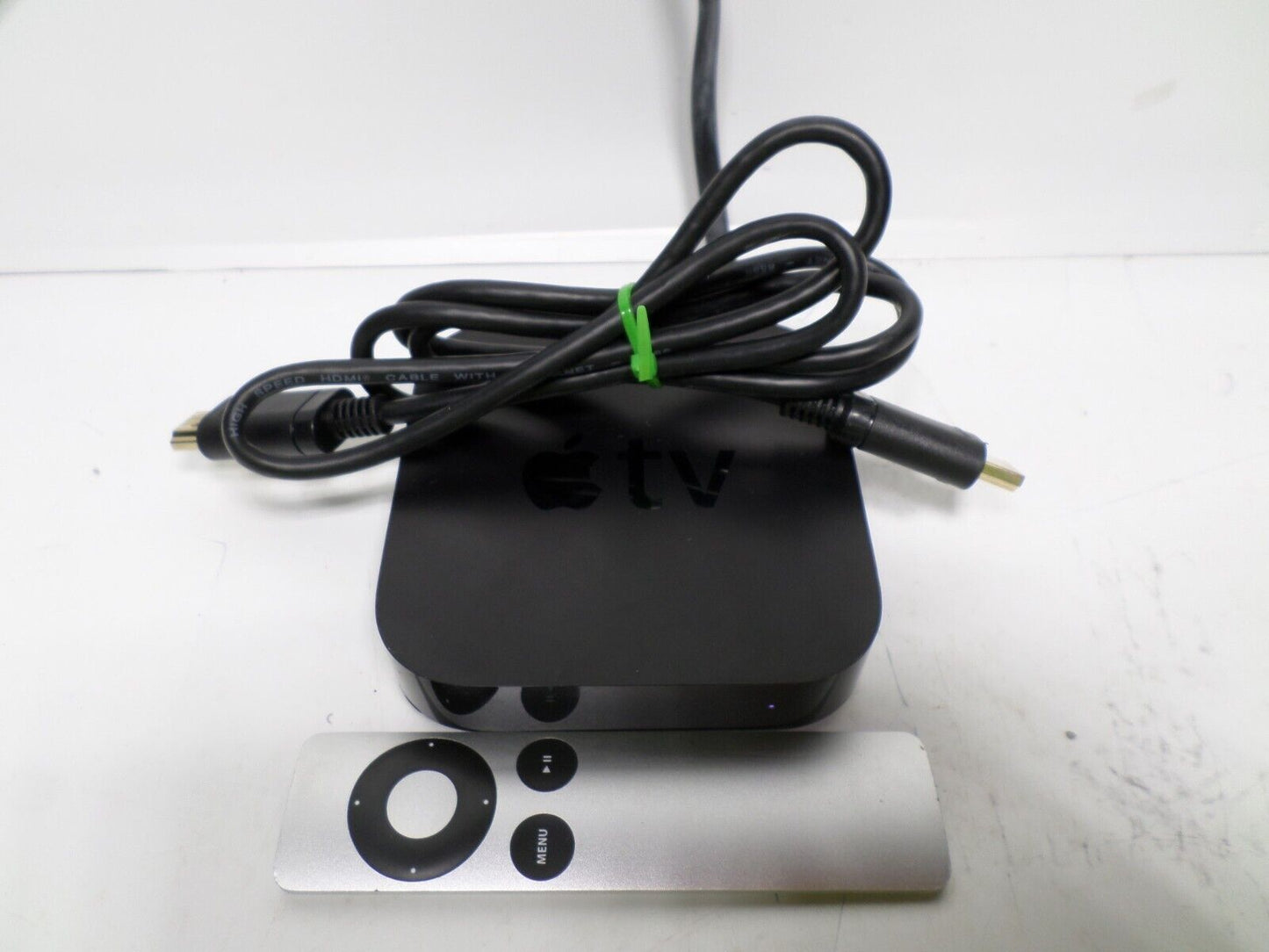 Apple TV 3rd Gen HD Media Streamer Streaming Box w/Power Cord and Remote