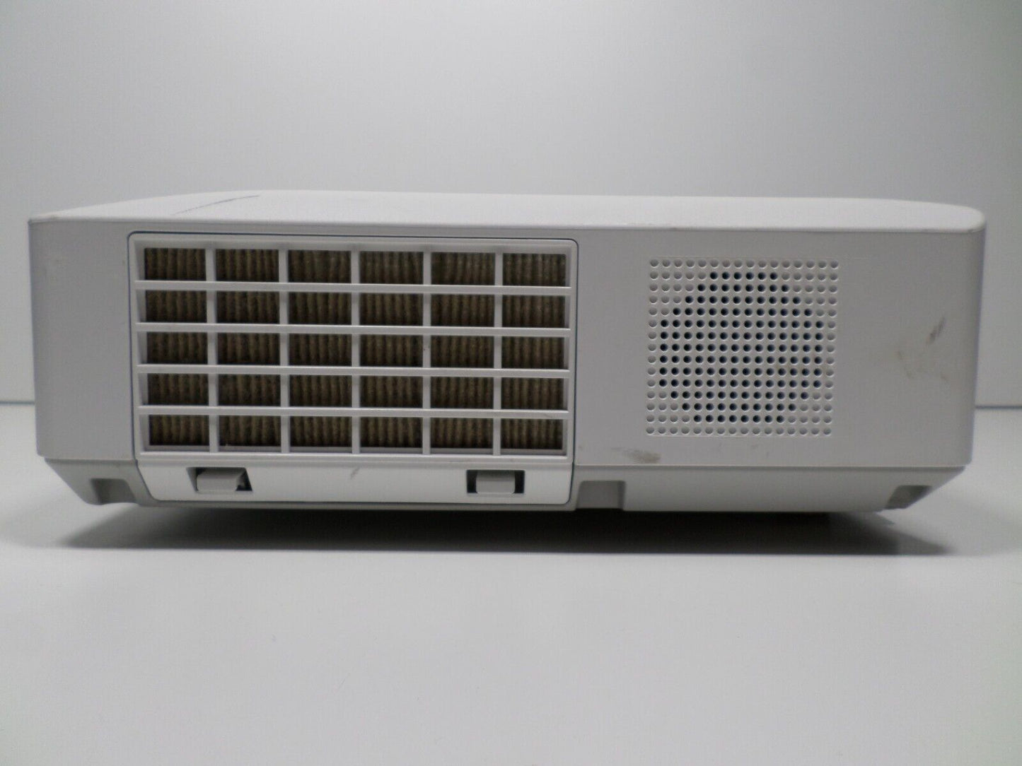 Hitachi CP-X2530WN 3LCD 2700 Lumens Projector between 200-550 Lamp Hours TESTED