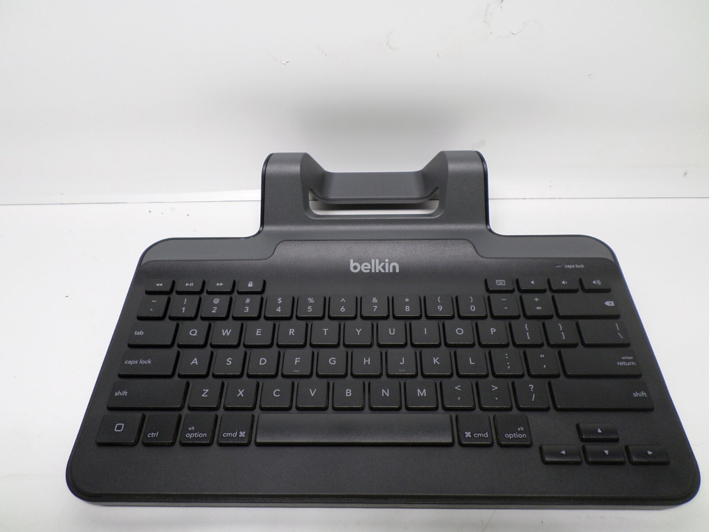 Belkin Wired Keyboard With Stand For iPad w/ 30 PIN Connector ~B2B131