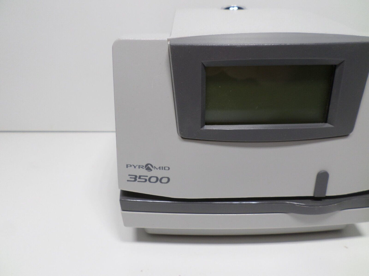 Pyramid 3500 Time Clock w/PwrCrd (PwrsOn) No Key - No Mounting Screws - USED