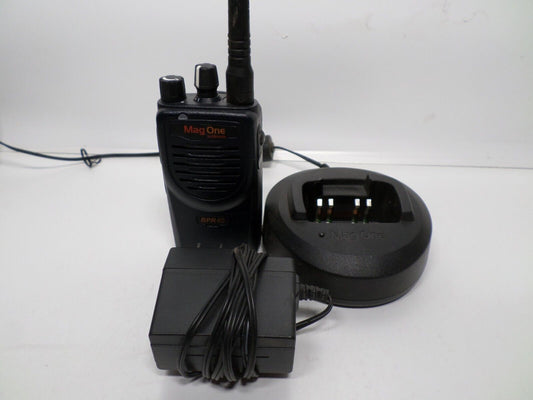 Motorola BPR40 MagOne 8CH, & DOCKING STATION & POWER CORD AAH84RCS8AA1AN