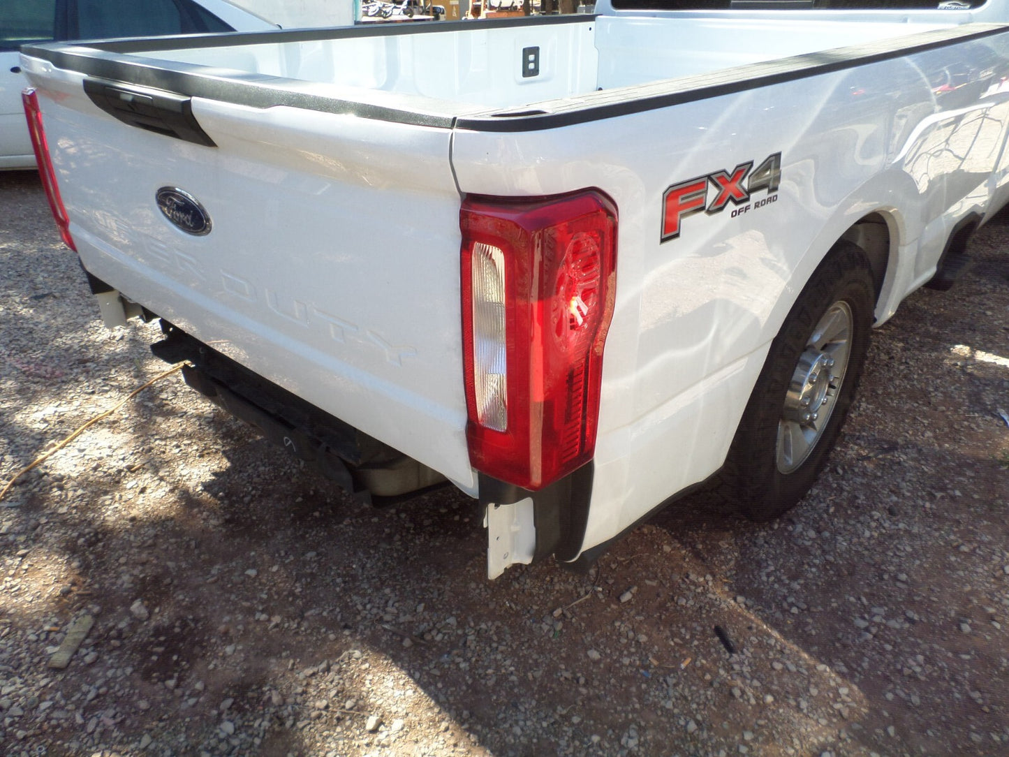 2023 FORD F250/F350 TRUCK BED BOX LONG 8' SRW WHITE COMLETE W/ TAILGATE , LIGHTS