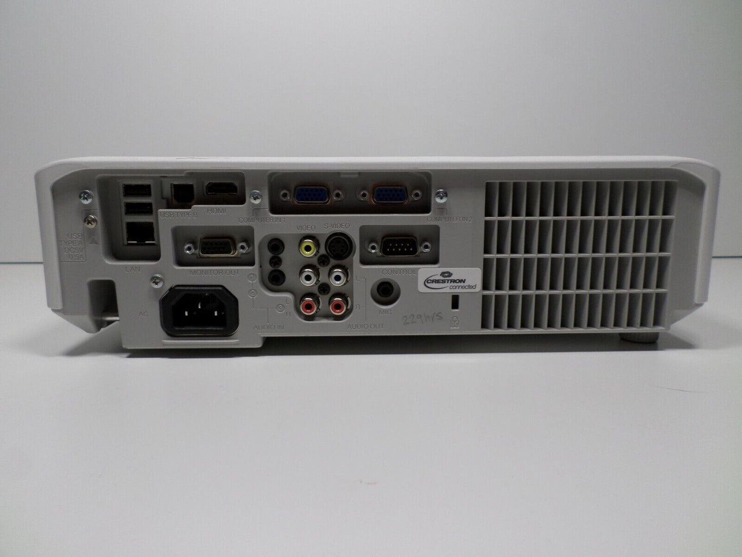Hitachi CP-X2530WN 3LCD 2700 Lumens Projector between 200-550 Lamp Hours TESTED