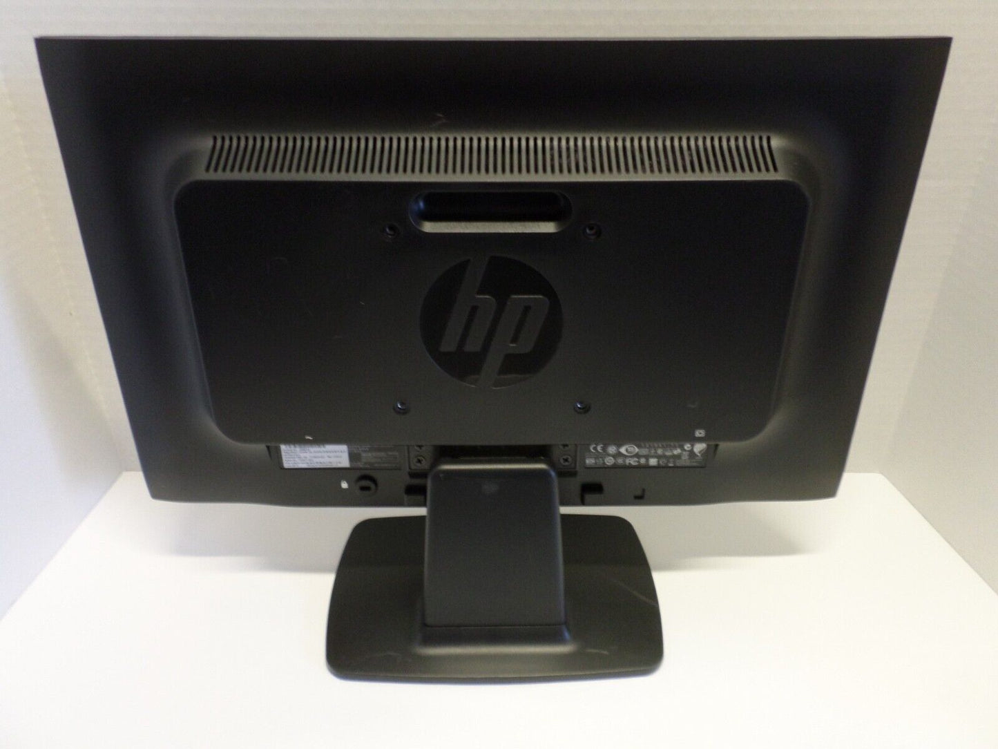 HP ProDisplay P191 18.5" Widescreen 1366x768 LED LCD Monitor