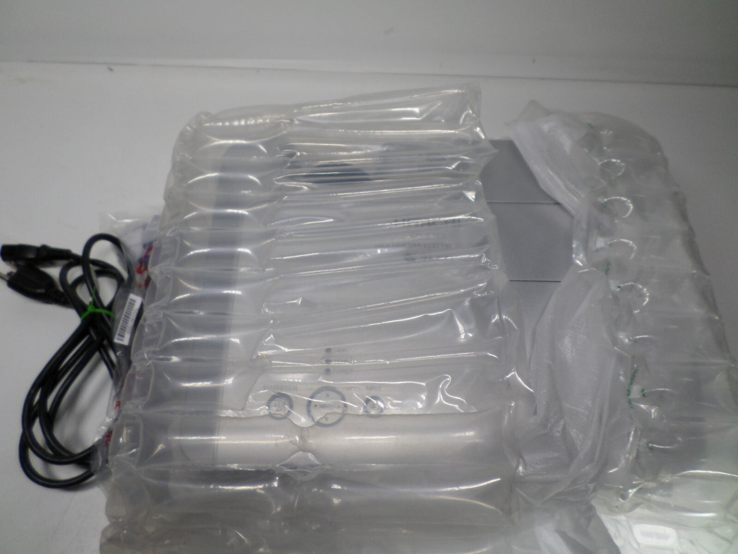 Hitachi CP-X260UF Digital Projector 3LCD 2500 Lumens