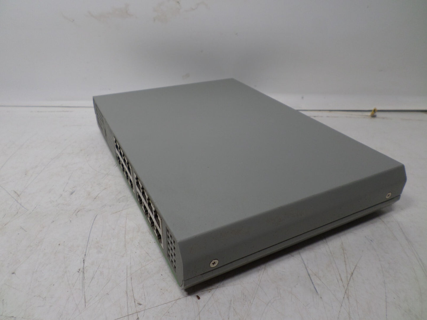 Allied Telesis AT-GS910/16 Gigabit Unmanaged Network Switch with Power Cord
