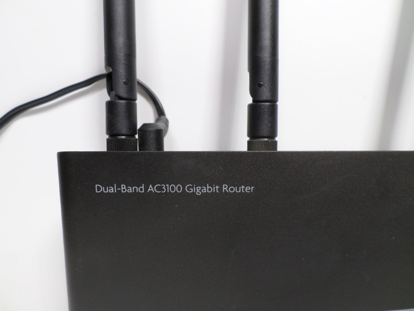 USED Luxul Epic 3 Dual Band Wireless Gigabit Router (XWR-3150)