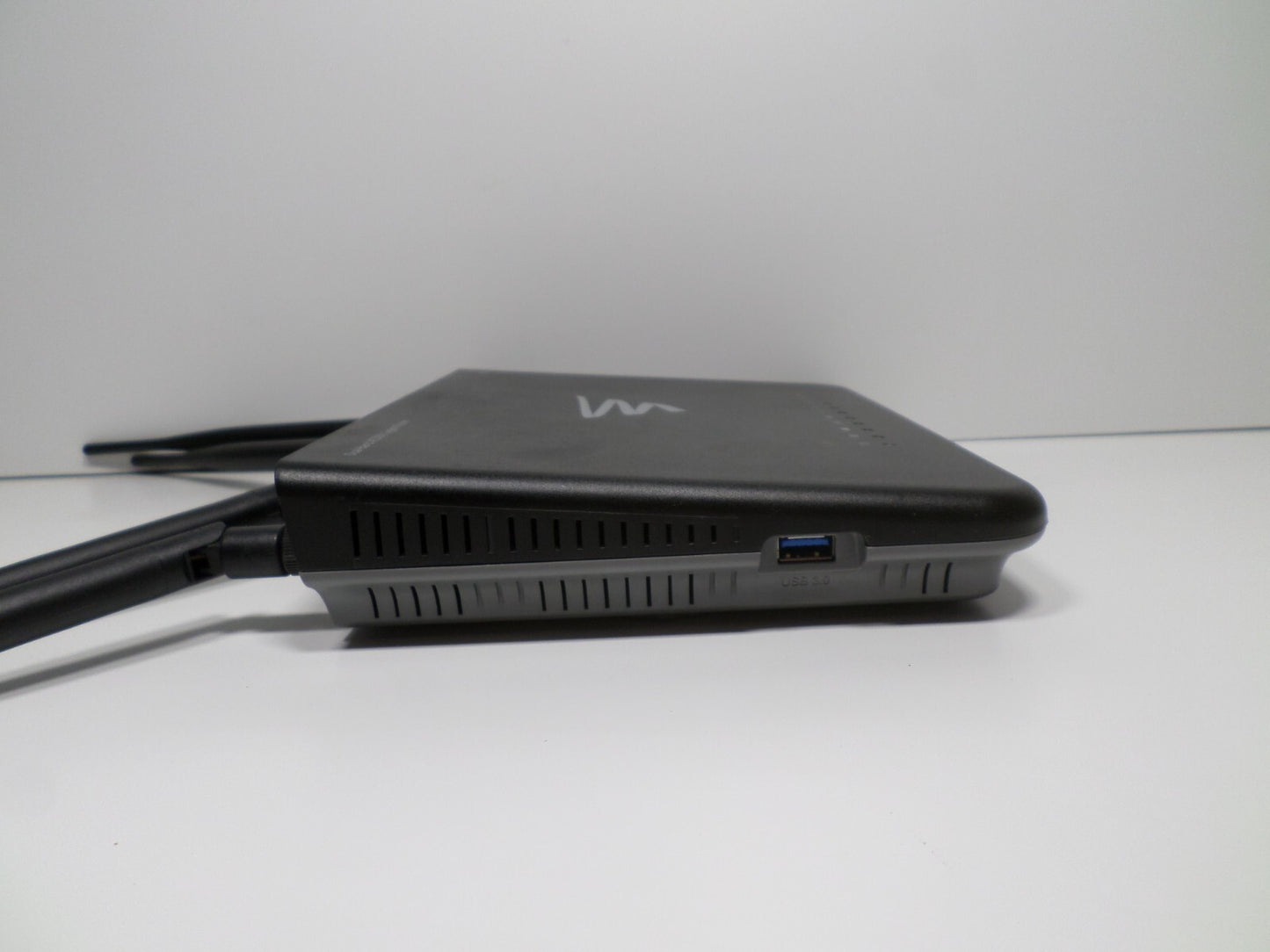 USED Luxul Epic 3 Dual Band Wireless Gigabit Router (XWR-3150)