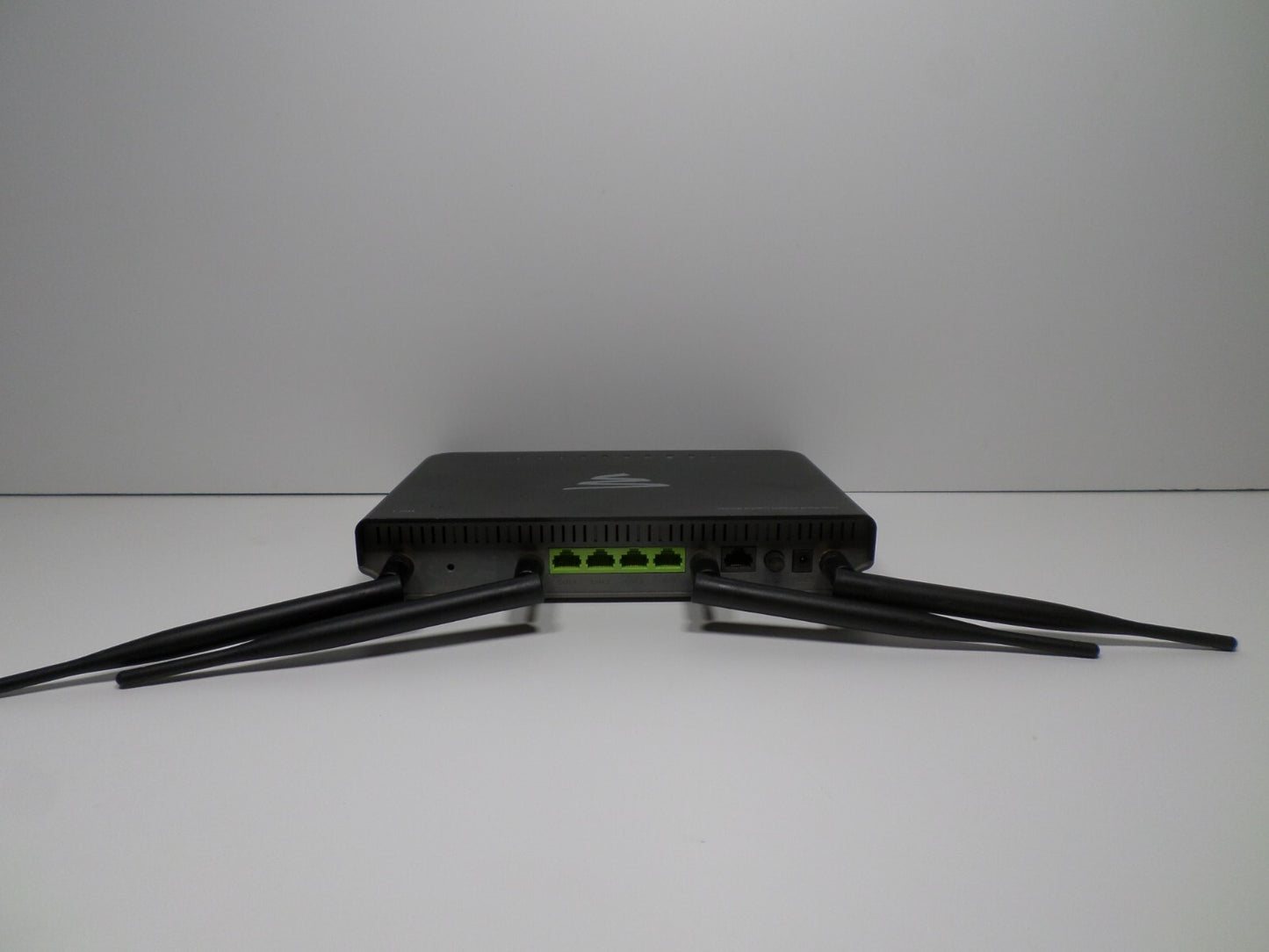 USED Luxul Epic 3 Dual Band Wireless Gigabit Router (XWR-3150)