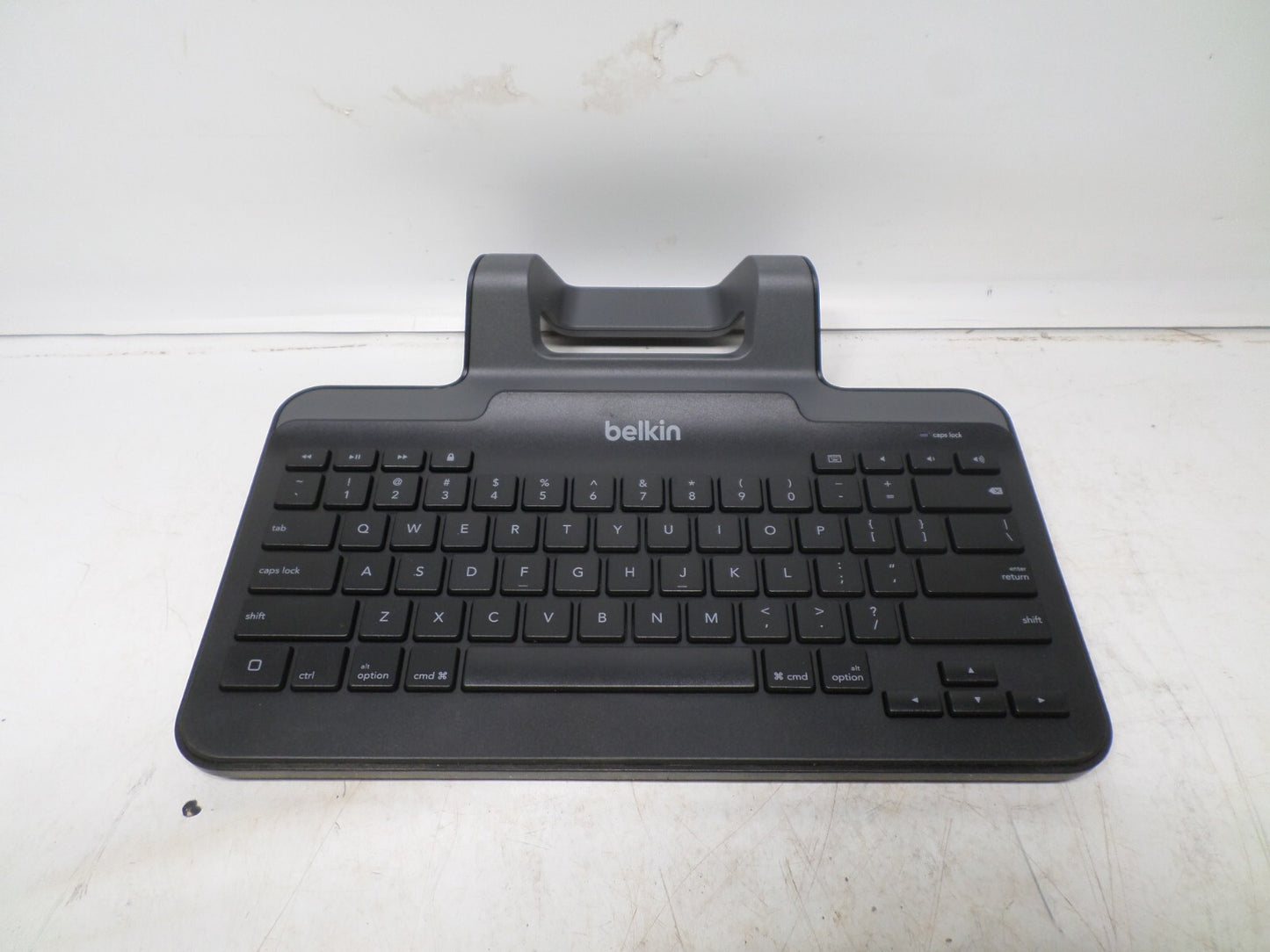 Belkin B2B131 Wired Keyboard with Stand for iPad with 30-Pin Connector