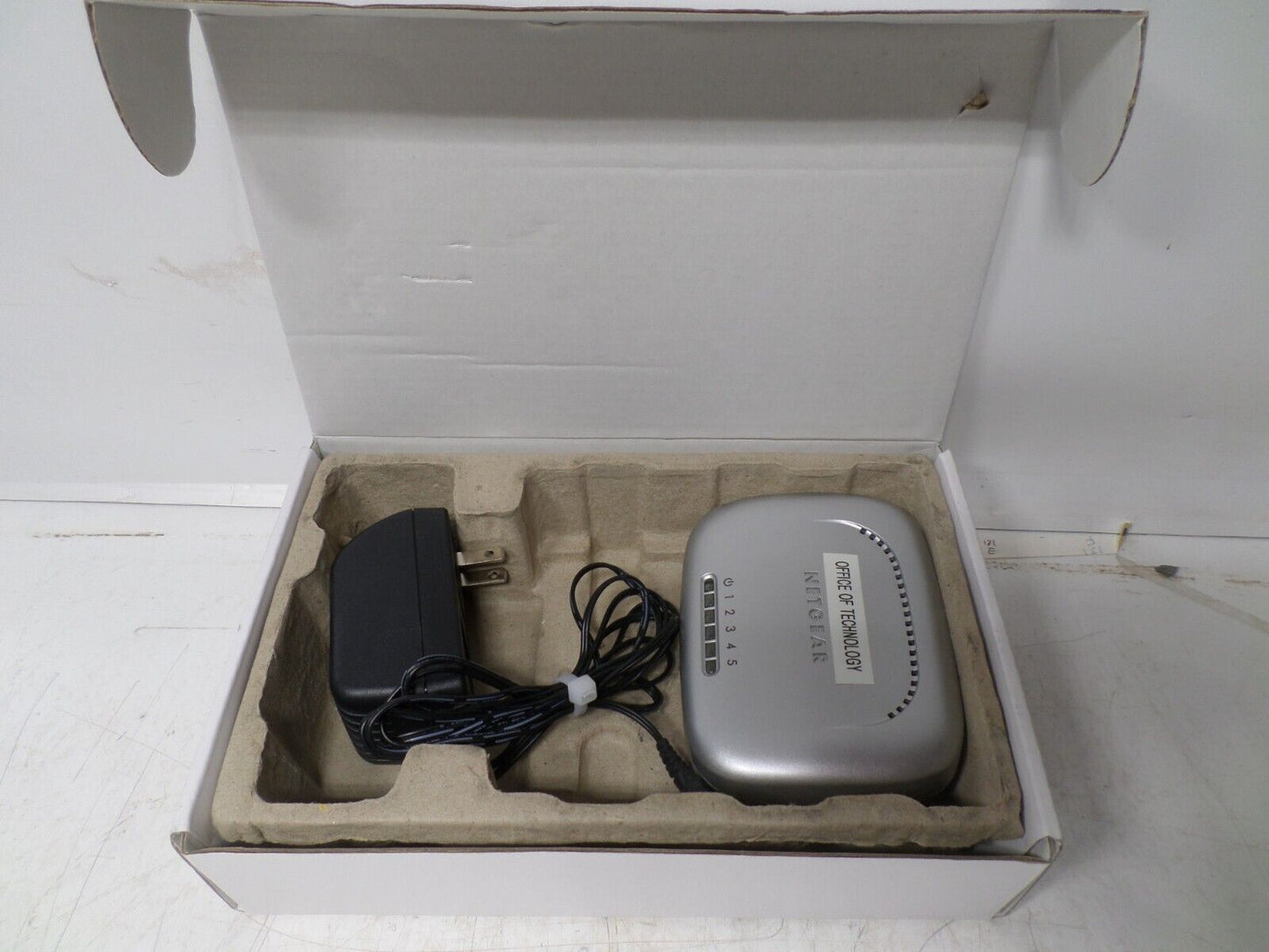 Netgear FS605 v2